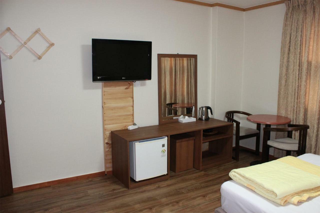 Hyundai Tourist Hotel Чеджудо Экстерьер фото